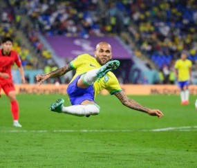 华体会体育-39岁高龄“尚能饭否”？阿尔维斯还能玩出侧勾射门